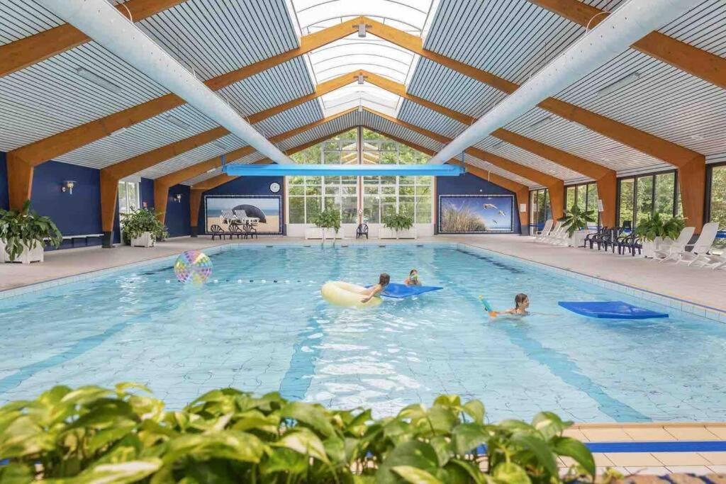 Vakantiehuisje Zeegeluk Vlakbij De Kust Sint Maartensvlotbrug Dış mekan fotoğraf